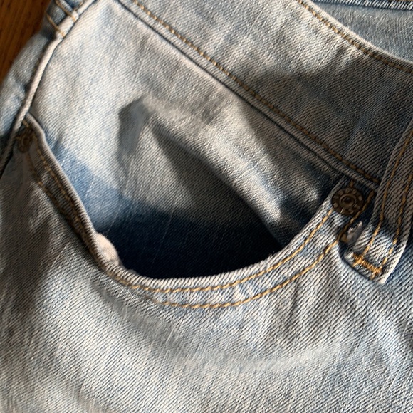GAP LIGHT WASH JEANS (12/31) - Picture 5 of 11
